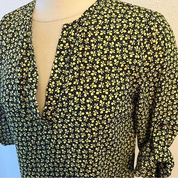 Collective Concepts Navy & Yellow Floral Roll Tab Sleeve Blouse XS - Picture 3 of 7